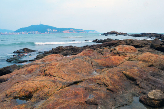 陽江珍珠灣 海邊礁石上