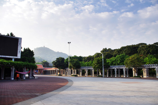 東莞旗峰山下