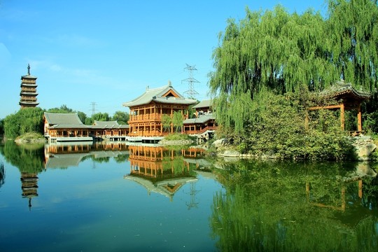 沿途的風(fēng)景  木質(zhì)塔樓