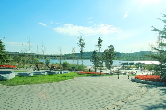 蓮石湖公園