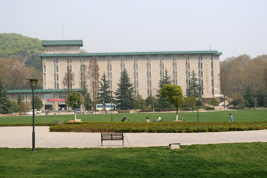 武漢大學(xué) 實(shí)驗(yàn)室