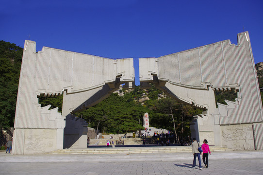 閭山正門