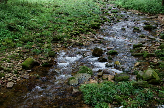 溪水