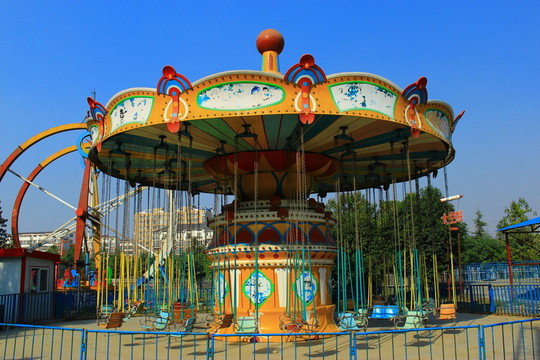 旋轉(zhuǎn)的木馬