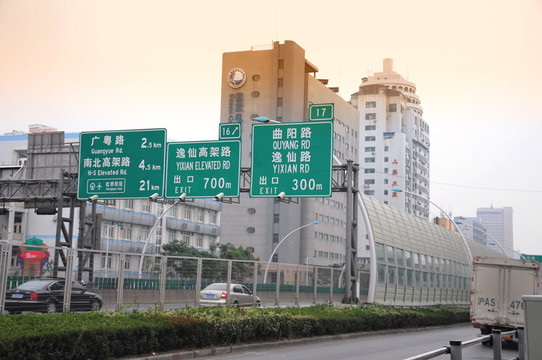 上海邯鄲路街景