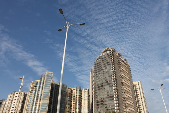 路燈與高樓
