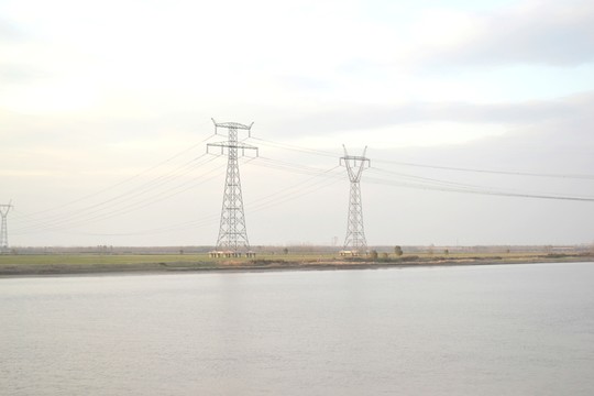 黃河上的高壓輸電