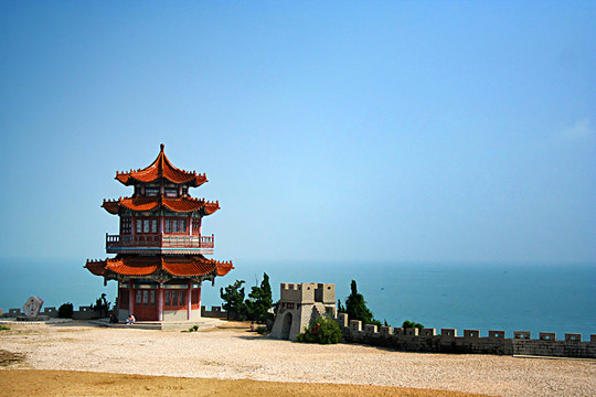 海邊的木質(zhì)古塔