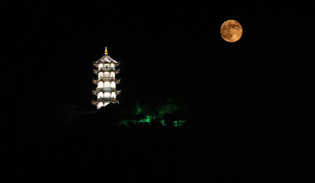 龍光塔