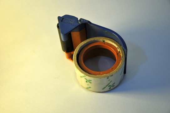 封箱膠帶和封箱機
