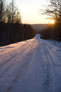 山里雪路