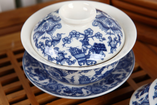 青花茶杯