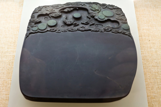 端石天蝠云龍硯