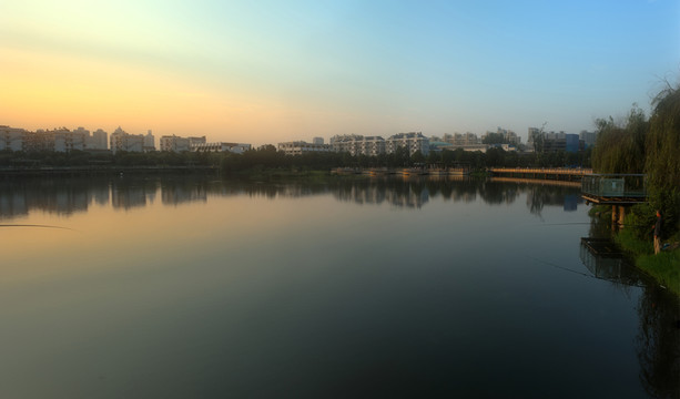 清晨的南湖