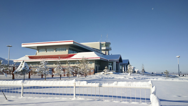 那拉提機(jī)場(chǎng)