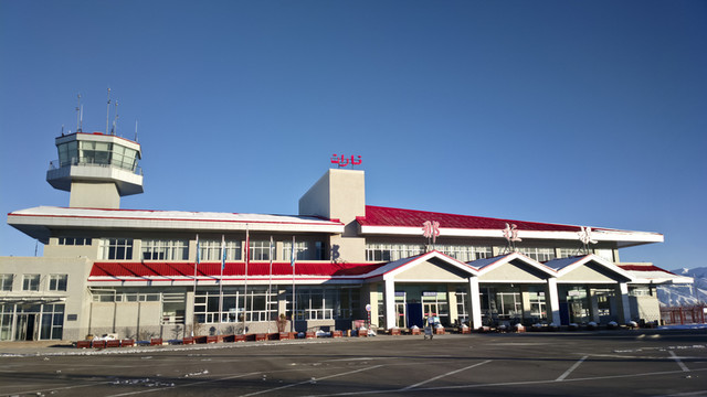 冬天的那拉提機(jī)場(chǎng)
