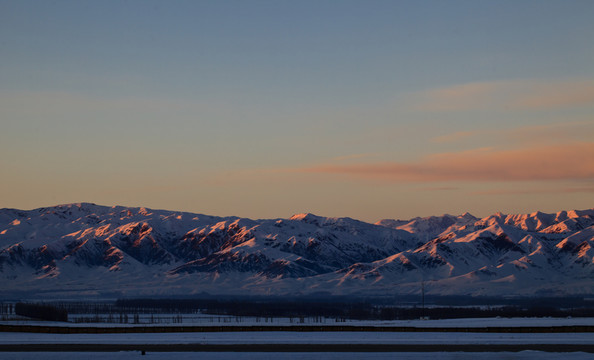 雪山夕照
