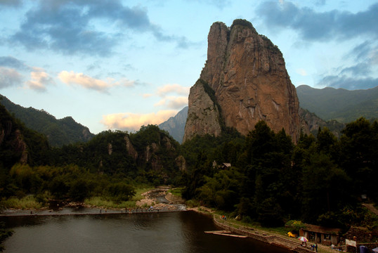 石桅巖