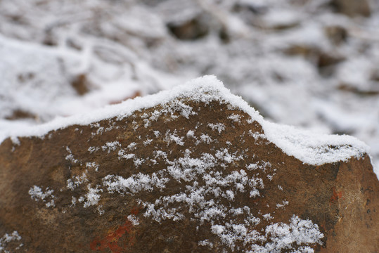 石頭雪