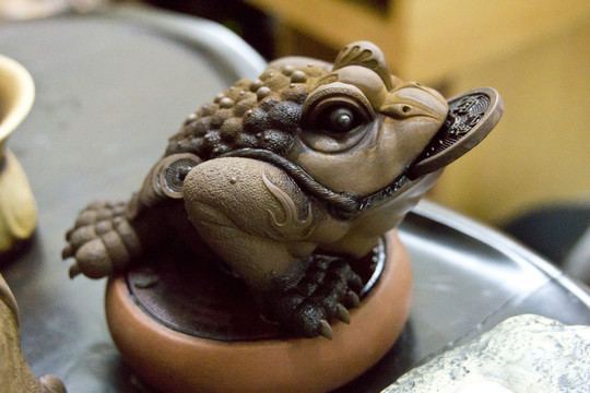 傳統(tǒng)紫砂藝術(shù)品招財(cái)金蟾