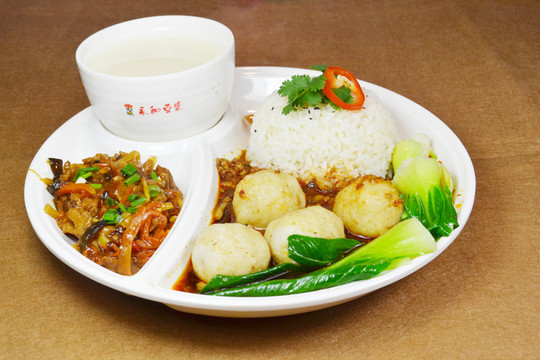 永和豆?jié){ 魚丸蓋澆飯