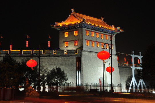 西安南門美麗夜色和吊橋