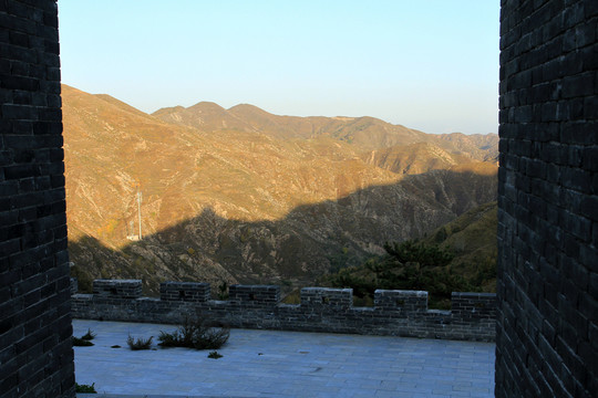 雁門關(guān) 遠(yuǎn)望群山