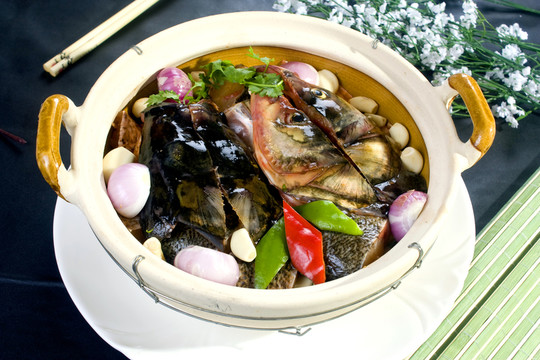 生啫魚頭煲