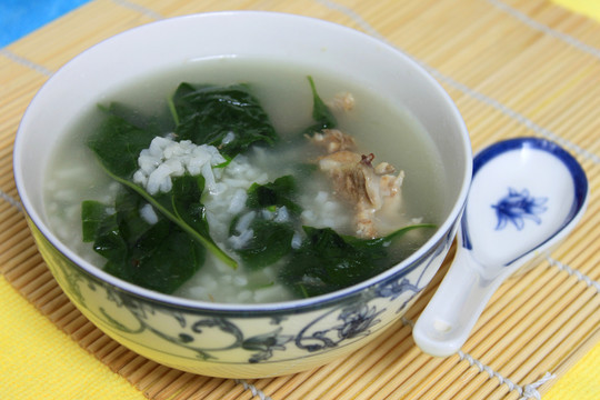 枸杞葉骨頭粥