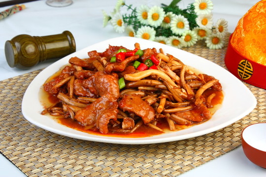 茶樹(shù)菇燒肉