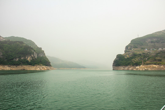 高峽平湖