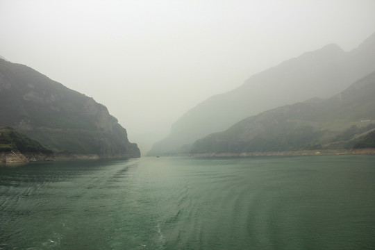 高峽平湖