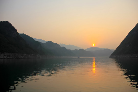 平湖曉渡