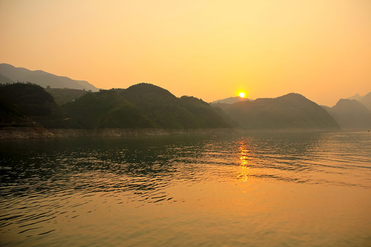 平湖曉渡