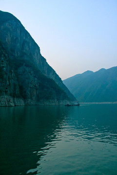 夜行西陵峽