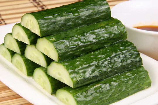 沾醬黃瓜段