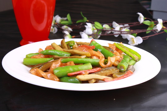 杭椒幼瓜炒魚(yú)肚