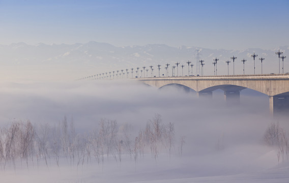 伊犁河大橋
