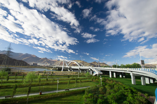拉薩柳梧大橋