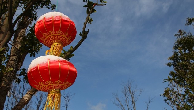 紅燈高掛迎佳節(jié)
