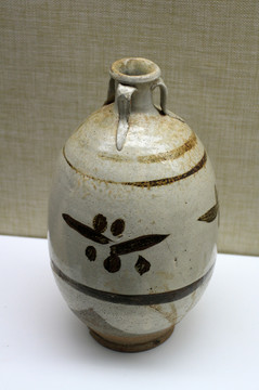白釉黑花雙系瓶