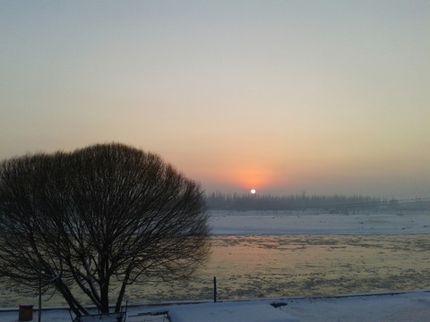 伊犁河冬天夕陽