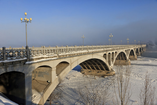 伊犁河大橋
