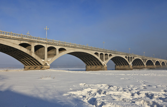 伊犁河大橋