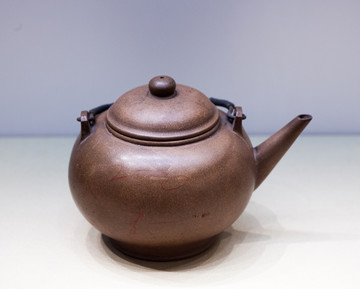 清代紫砂提梁壺