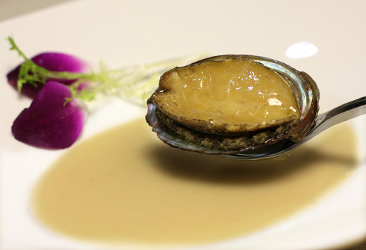 南非鮑魚仔冬瓜蟹肉奶油濃湯