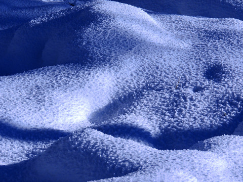 優(yōu)美線條的雪包