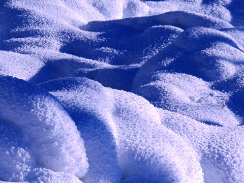 優(yōu)美線條的雪包