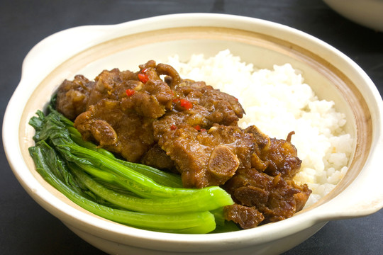 煲仔飯 排骨煲仔飯