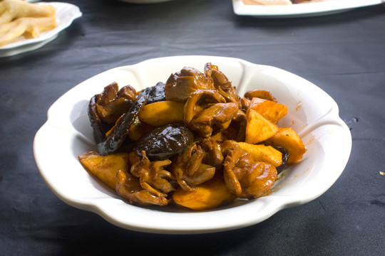 香菇土豆煲雞胗